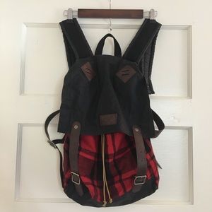 American Eagle r/b flannel drawstring backpack
